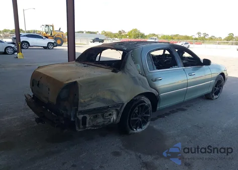 2005 Lincoln Town Car Signature from USA, damaged, VIN 1LNHM81W05Y614947